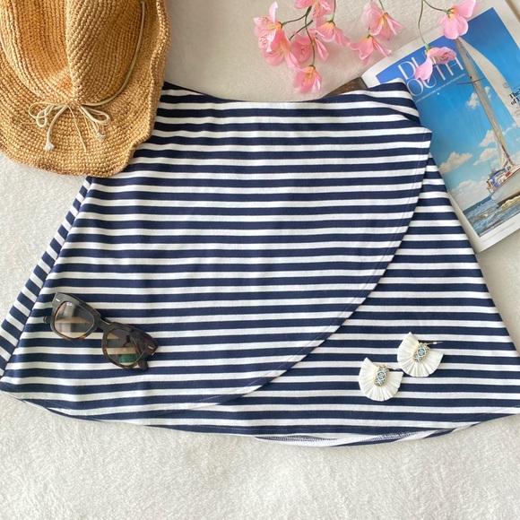 LOFT Black & White Horizontal Stripe Mini Wrap Skirt size Small - Picture 5 of 9